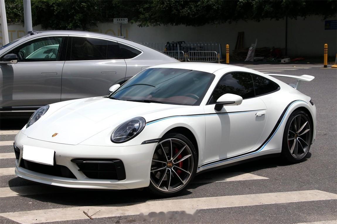 保时捷 911 Carrera S车辆2024年06月上牌，目前里程11000公