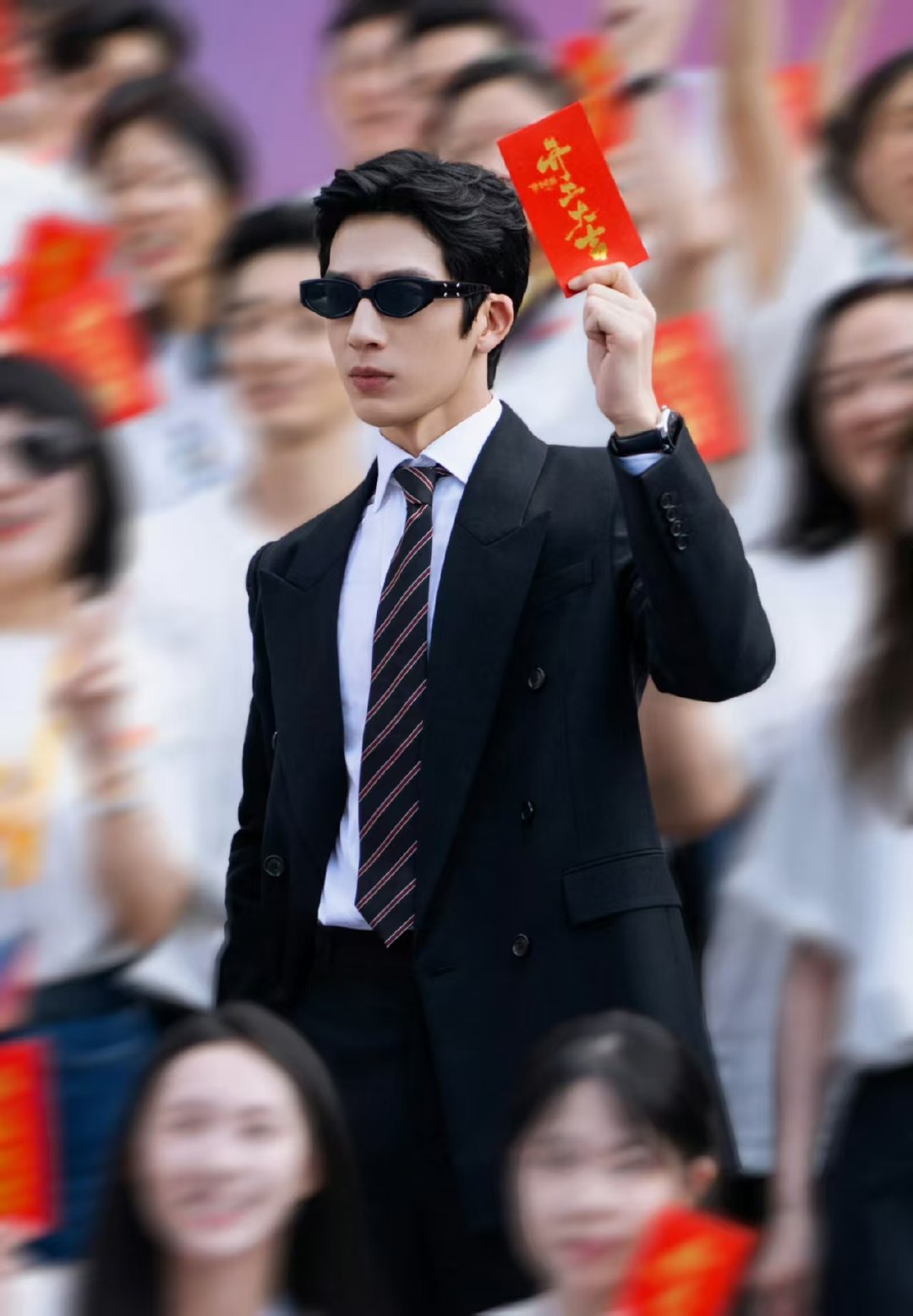 井柏然矜贵霸总井柏然的矜贵霸总简直是天花板级别！身形优越、气质卓然，哪怕只是静静
