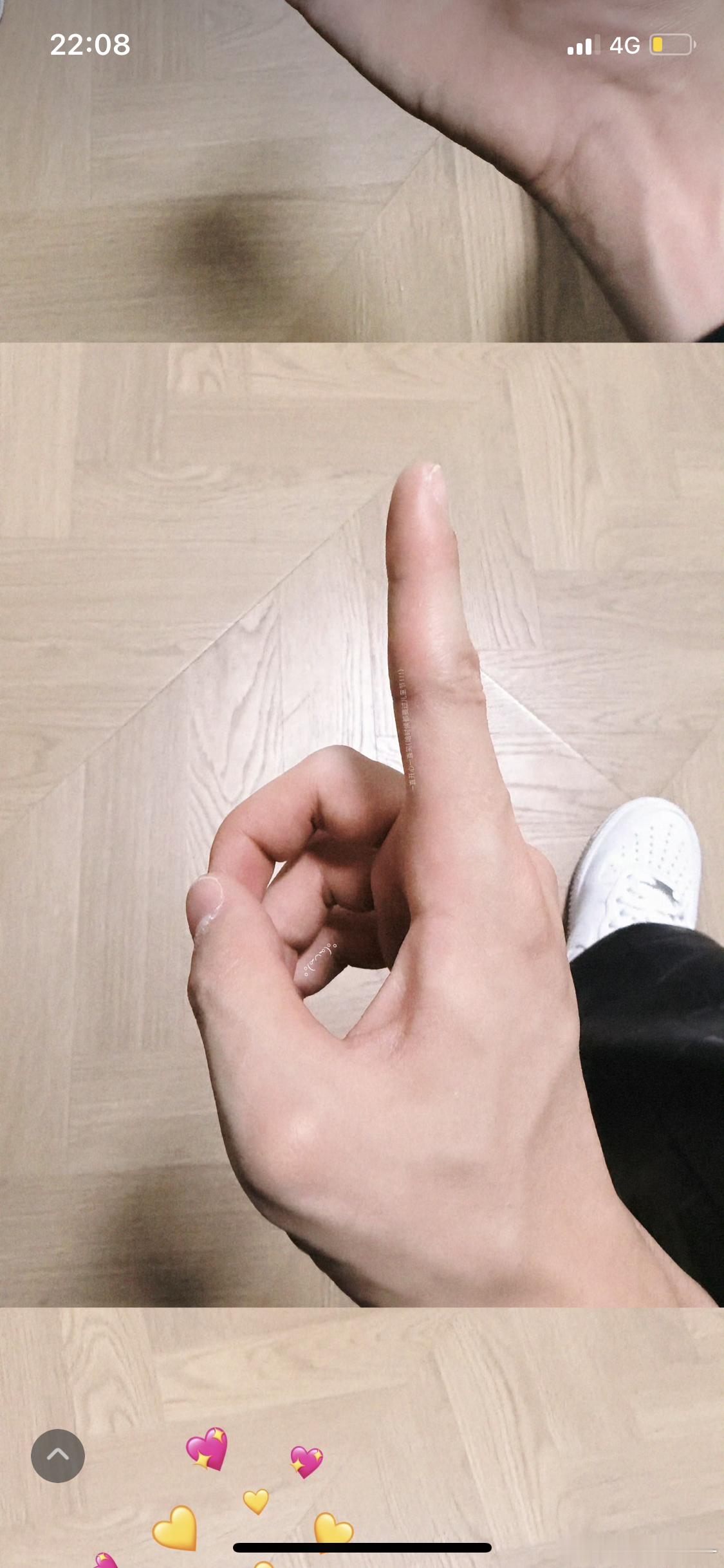 大棍棍的指甲盖有点丑丑的 