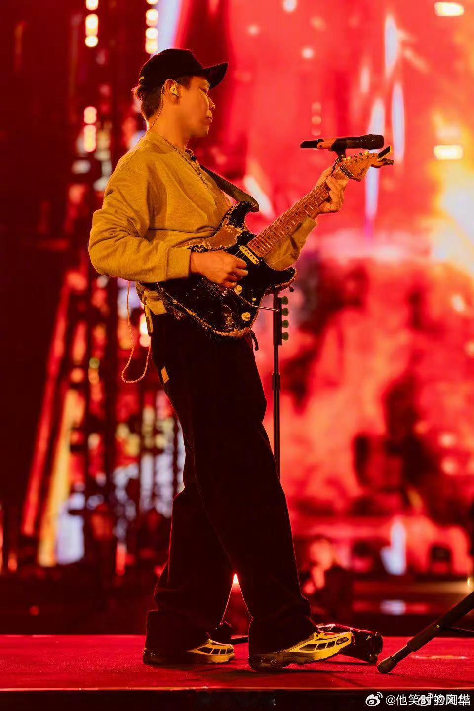 艾福杰尼追星陶喆 艾福杰尼演我追星现场！去陶喆天津演唱会，初中就入坑，晒出同框合