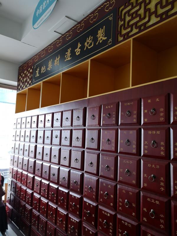 为了避免情感的伤害，女性最终变成了自我伤害

当你在医馆里见了太多的病号你就会明