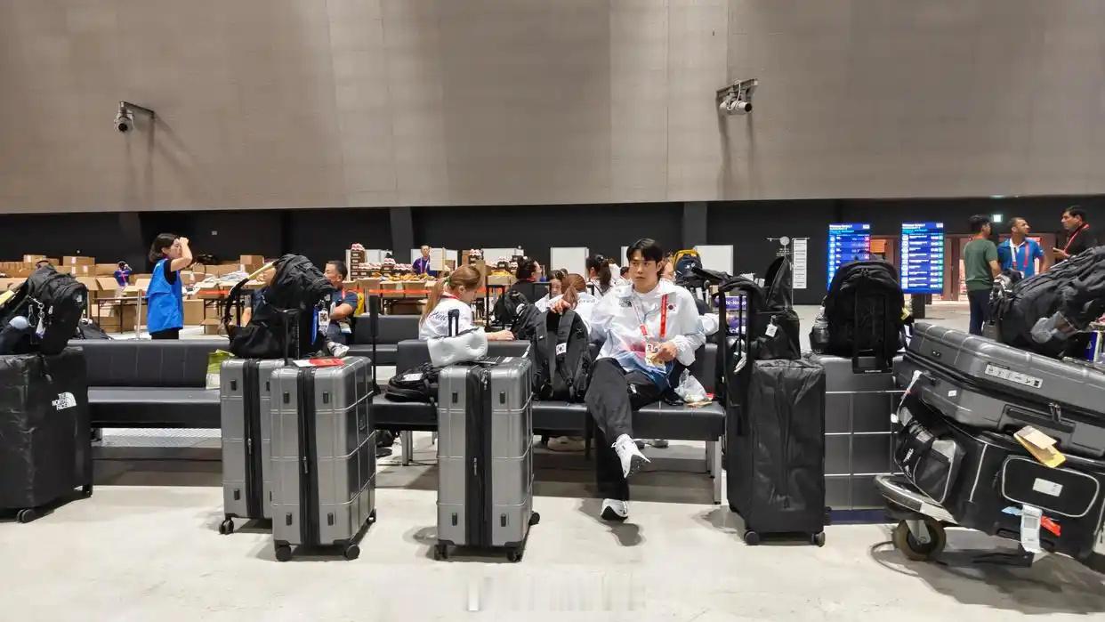 多国亚运代表队落地名古屋被困机场中国体操队在机场等了6小时亚运会   许多国家的