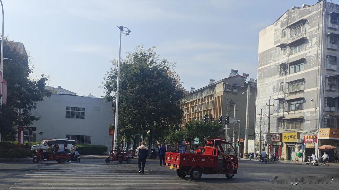 #秋日生活打卡季#
下联:春晚歌声传万家
上联:广播购物进千户
        