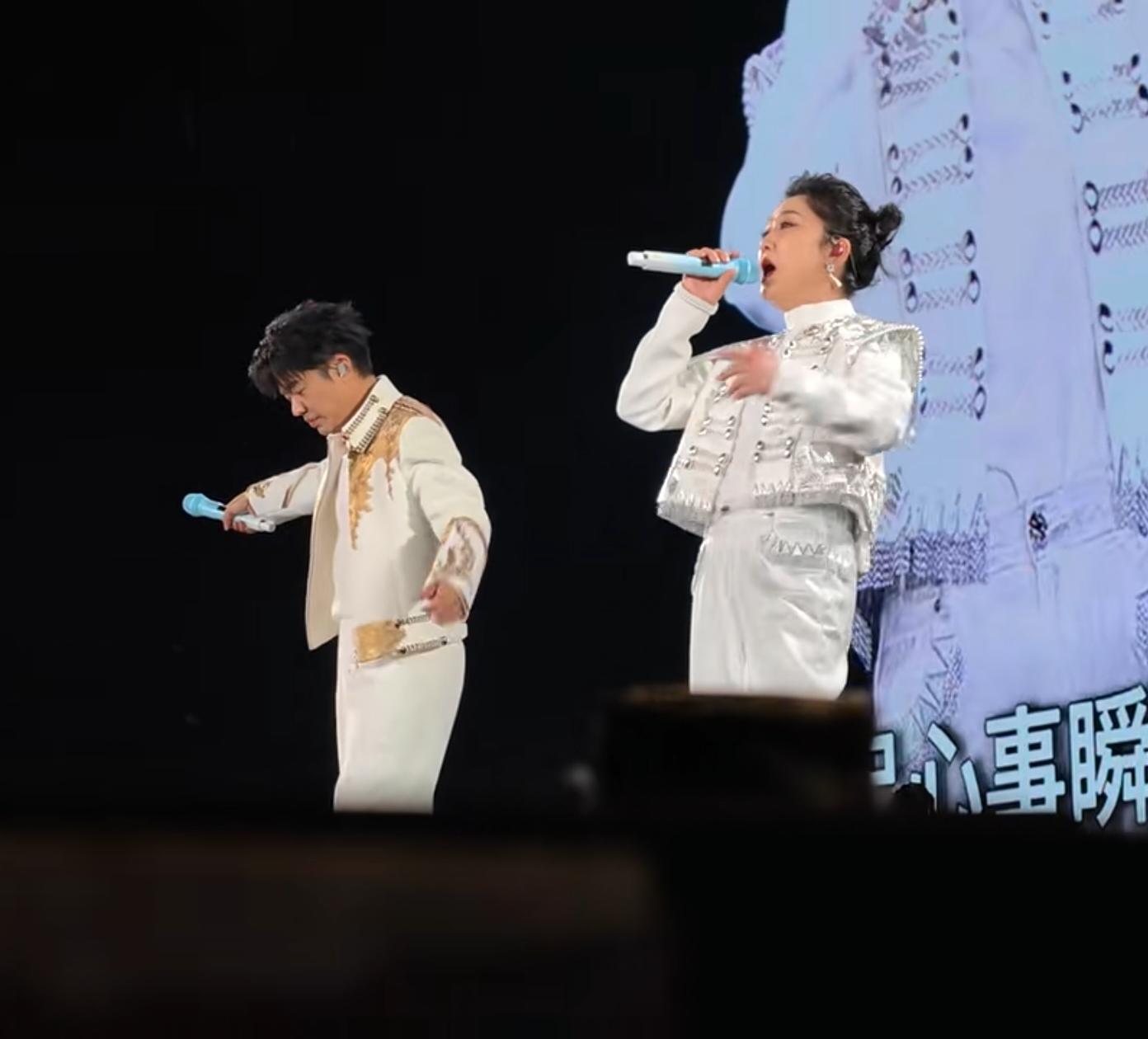 每听到这首歌都热泪盈眶！ 《策马奔腾》气势恢宏的场面了