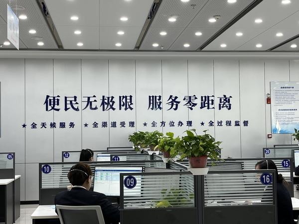 北京工业大学社会学院院长陈锋建议，对12345热线服务电话进行实名制。陈锋的建议