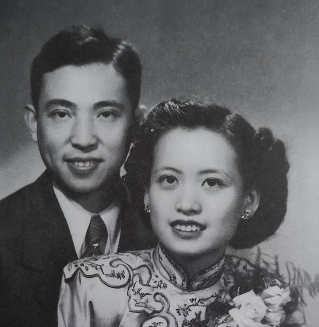 [微风]1942年，缅甸原始森林。一位青年军官与部队失散了。在痢疾、饥饿、蚂蟥的