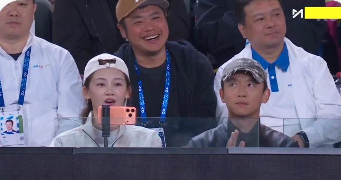 苗苗是个好老婆，但她有些行为，我是真觉得郑恺也挺不容易的
就拿这次澳网来说，郑恺