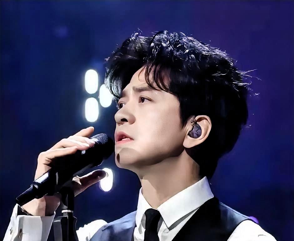 同样是翻唱，李健和单依纯一对比，口碑直接两极反转🔥
 
单依纯翻唱《李白》陷版