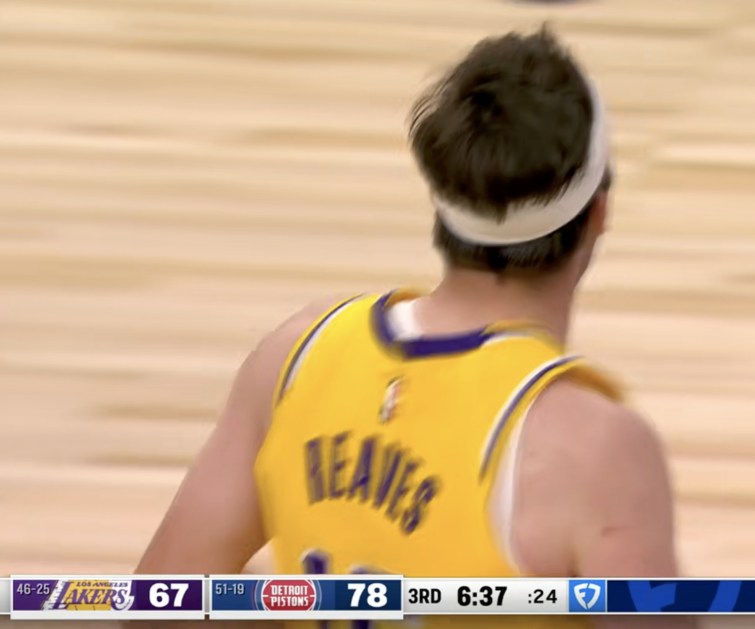 暂停了，湖人67-78活塞 今天的哨子比较少湖人vs活塞