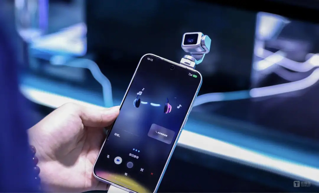荣耀给出了AI手机的新模式吗Robot Phone，荣耀给出了AI手机的新模式？