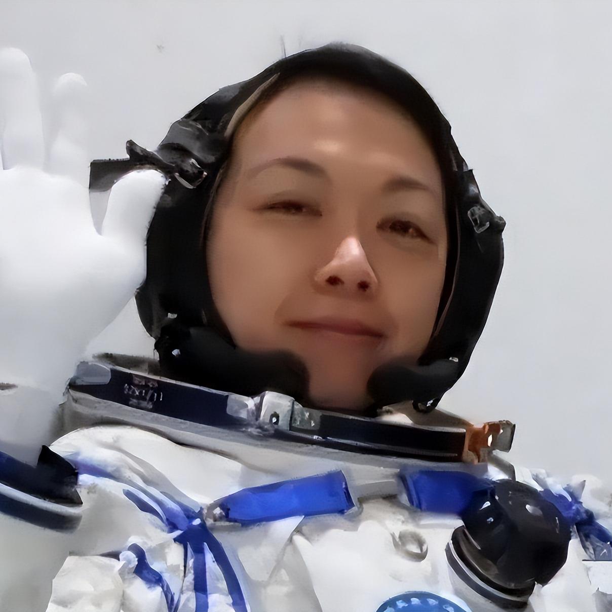首位香港航天员黎家盈飞天，举国欢腾，可一夜之间，酸言酸语满天飞，黎家盈刺痛了谁？