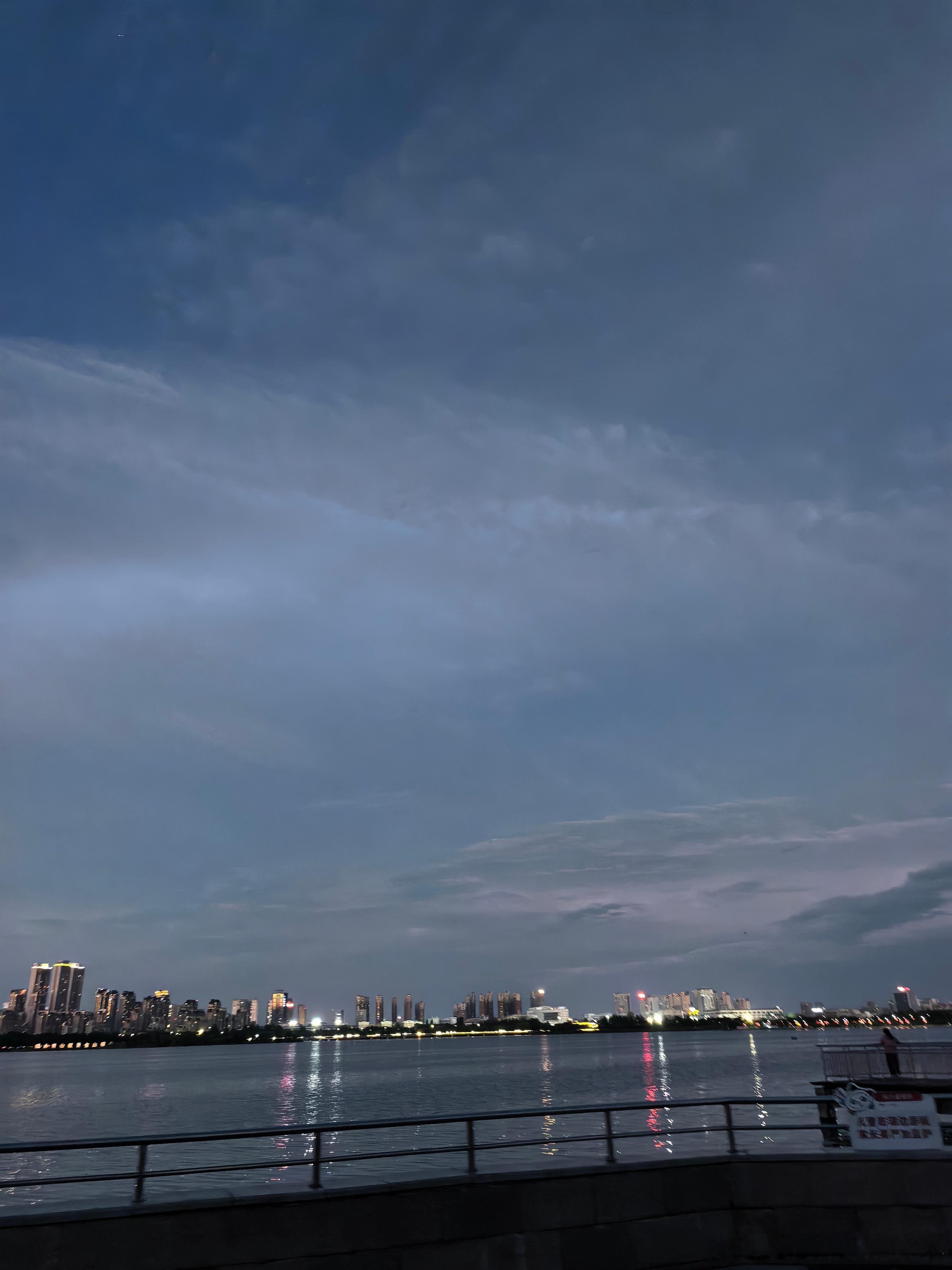 嫁人当嫁刘宇宁含金量还在上升。从哪个方向拜才能找到像刘宇宁这么好的老公。后悔结婚
