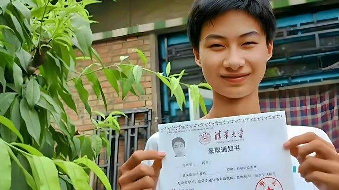 瘫痪的妈、疯了的爸……
当年那个744分的高考状元，9年后已成人中龙凤！
 
2
