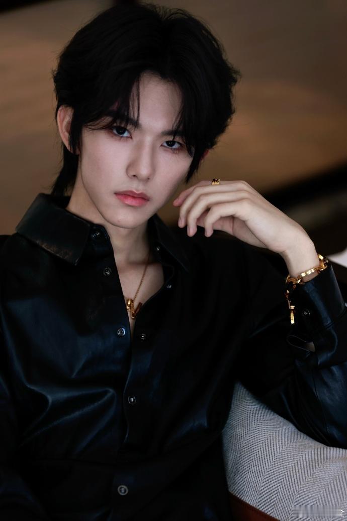 马柏全allblack造型  马柏全分享图片，全身allblack造型，真的不要