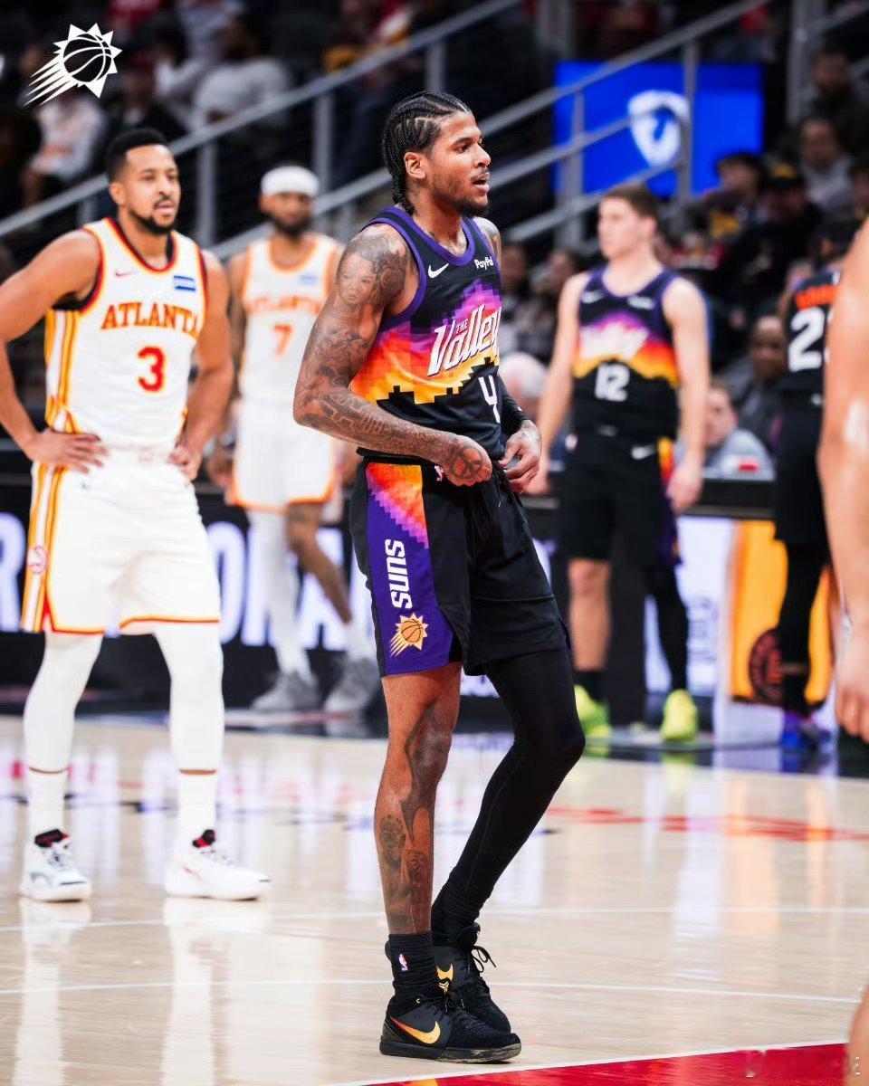 太阳官方：杰伦-格林右腿筋紧绷，出于谨慎考虑本场比赛不会回归。