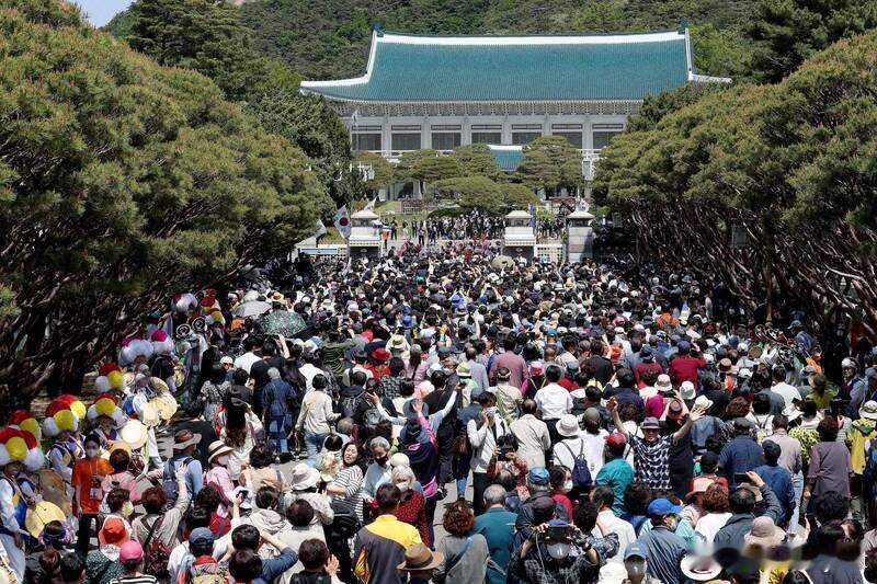 【结束龙山时代南韩总统办公室拟12月迁回青瓦台】 南韩《中央日报》11日独家披露