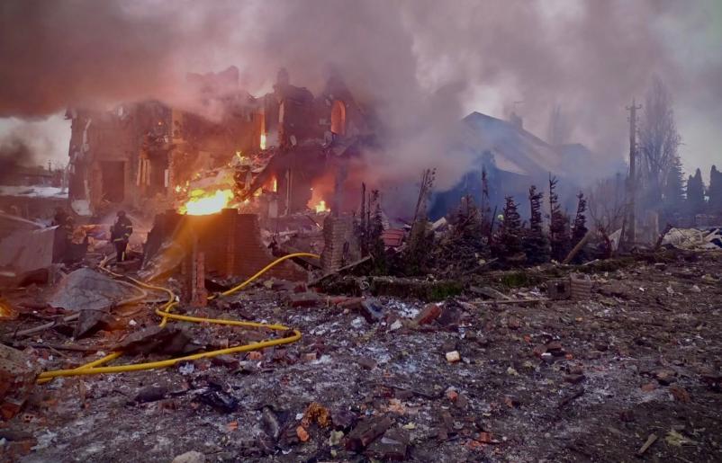 当地时间22日，俄乌双方持续交火。俄军打击了乌物流中心、无人机设施及雇佣兵据点，