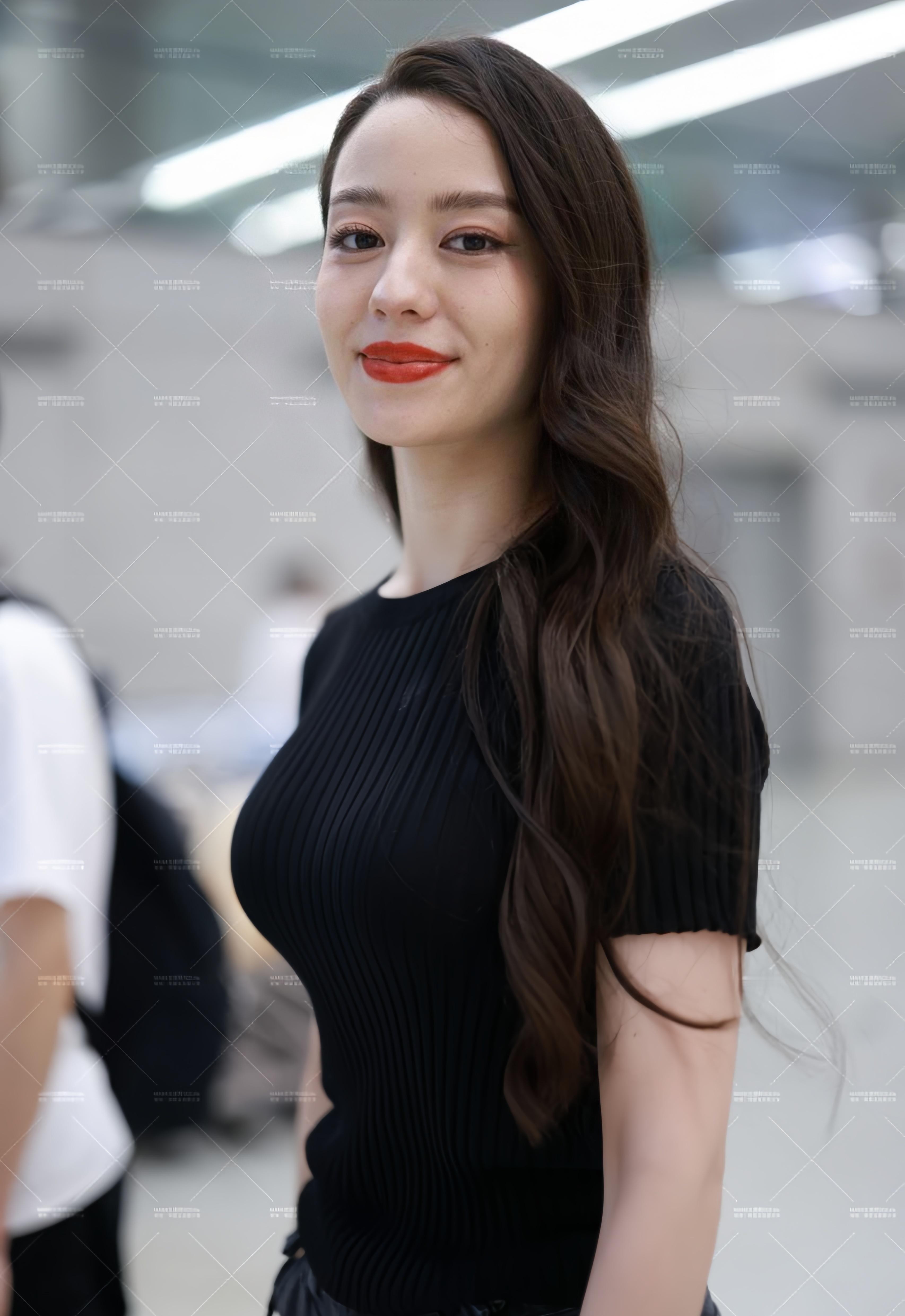 吉娜爱丽丝 在复制粘贴的时代，你是手写的诗