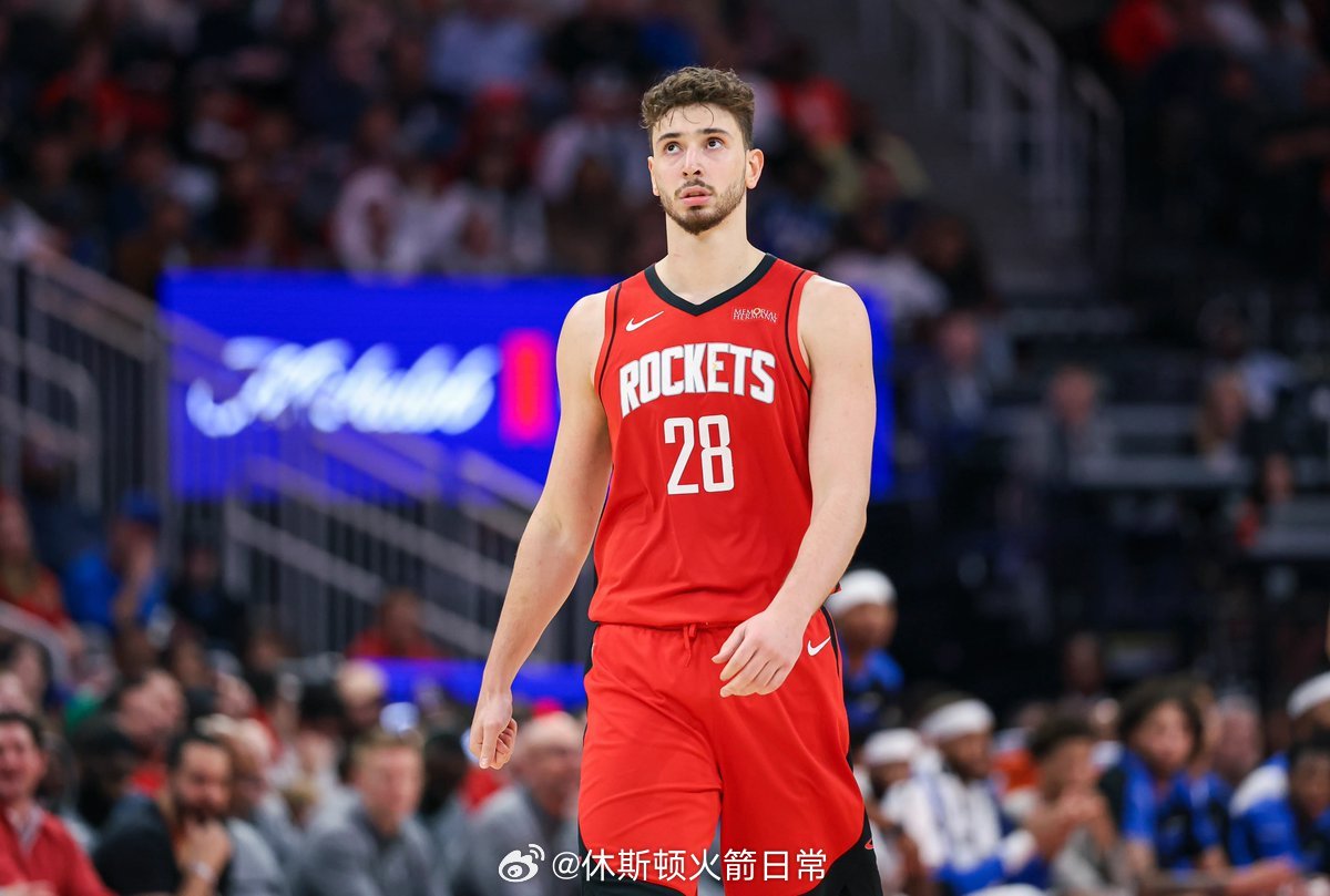 申京本赛季第3次以70+%命中率拿到25+，中锋球员排第三，仅次于尼古拉-约基奇