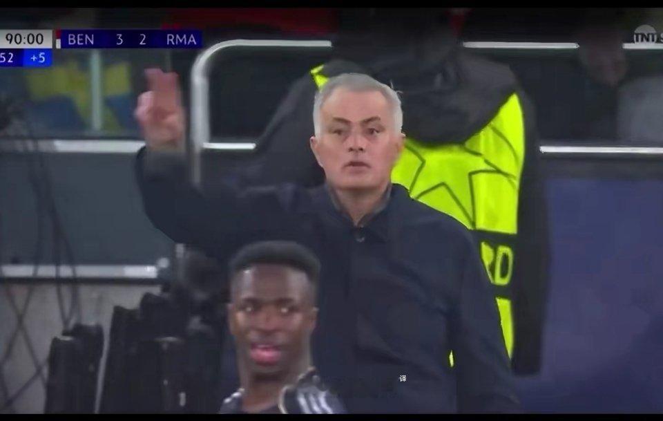 穆里尼奥一人搅乱欧冠全局欧冠小组赛末轮，穆里尼奥指挥本菲卡门将特鲁宾补时头球绝杀