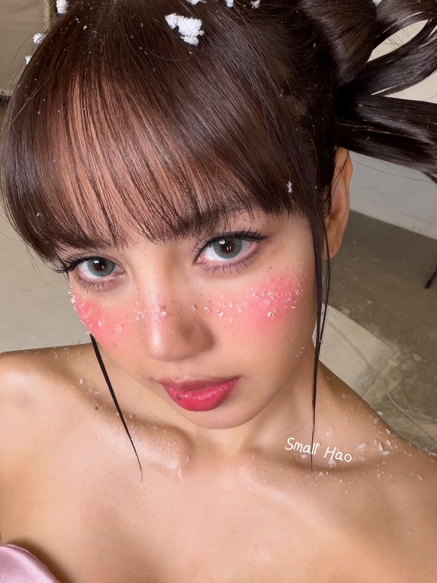 251225 Lisa泡泡更新🫧“今天多吃美味的食物并好好享受吧，玩得开心🎄