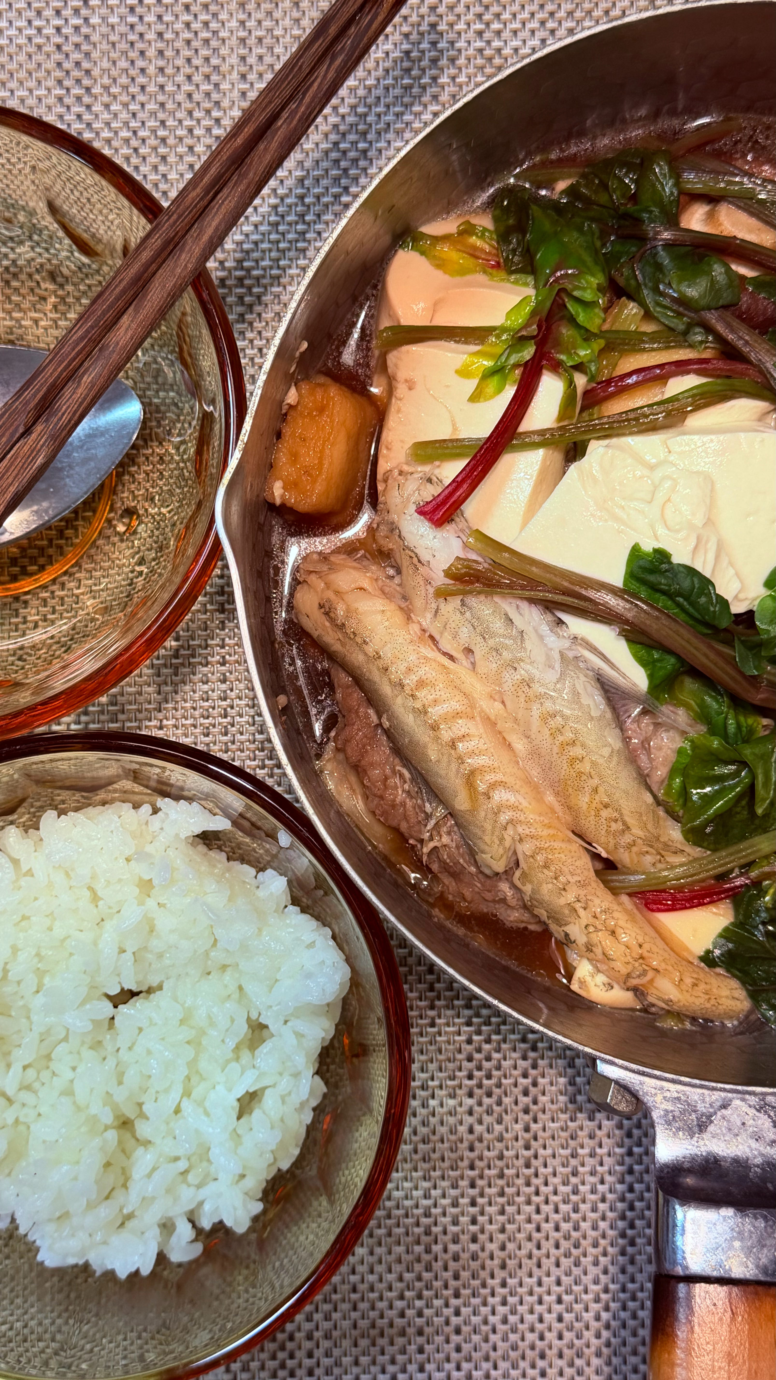 Qunni 很满意！改良版寿喜锅！紫菠菜、深海鱼、肥牛！都是她现阶段长身体需要的