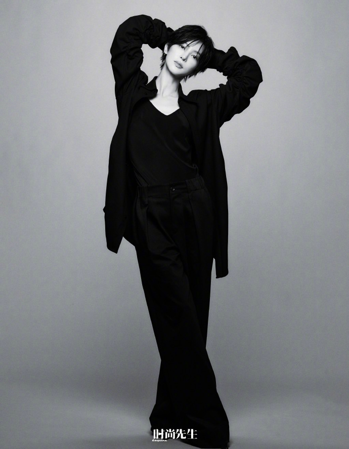 被金晨这组杂志封面大片拿捏了，怎么真有人长发短发都帅成这样啊！ 