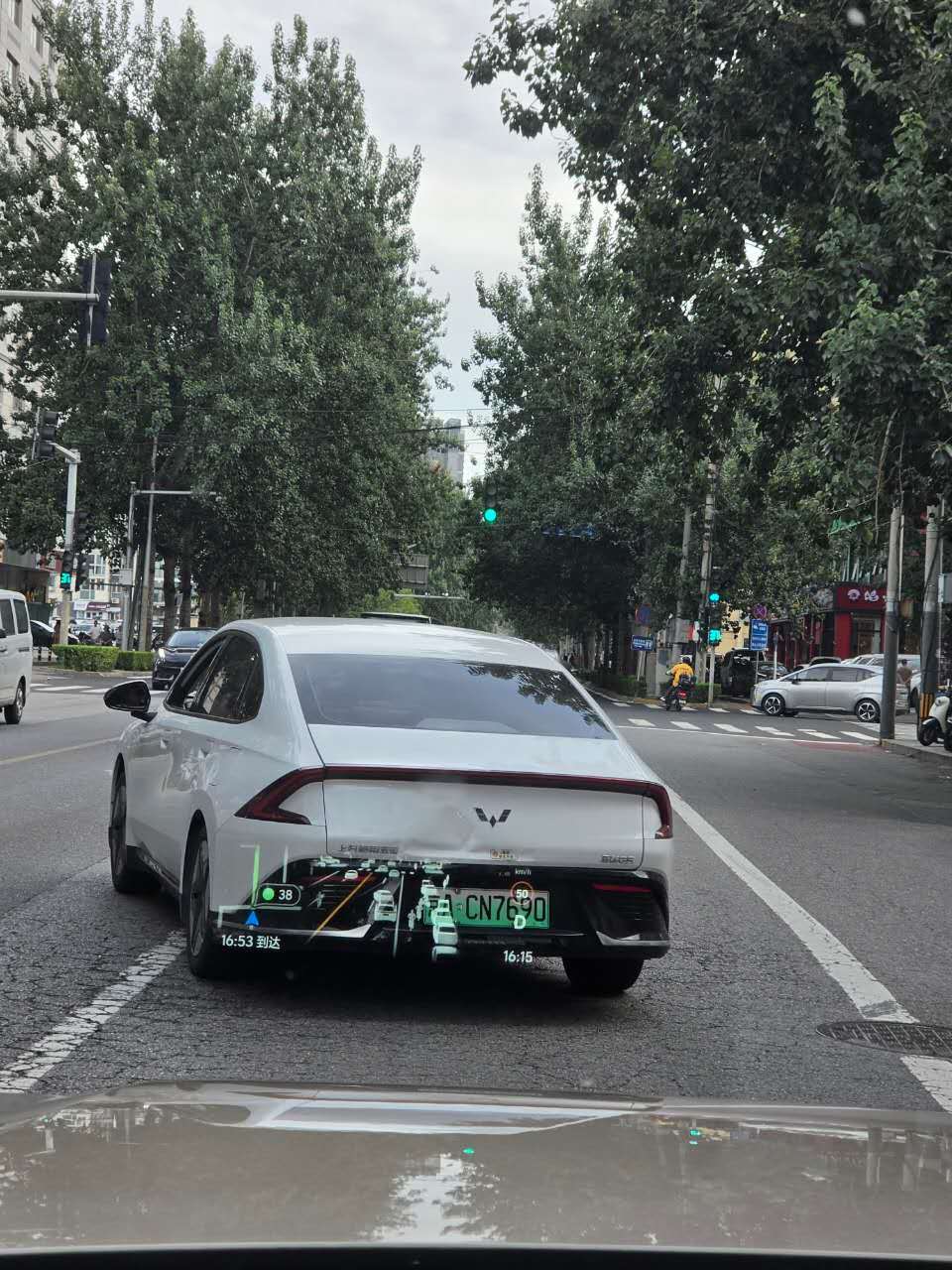 现在新能源车这屁股真是近乎一半的战损！这设计越活越出溜了！！ 