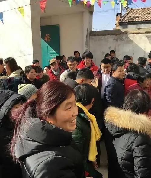 独生子女的下一代，还有亲戚吗有亲戚是有亲戚，但是都不认识了，就像我们现在有时候回