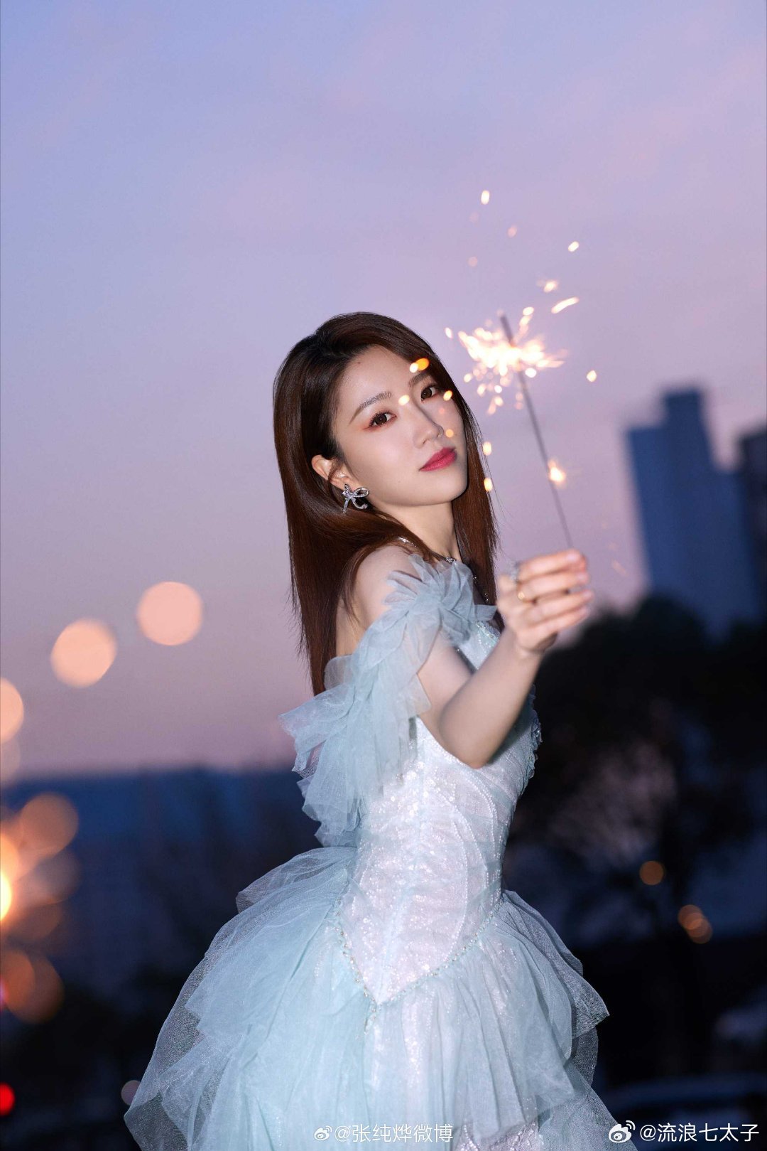 张纯烨张纯烨 六月打卡支持纯烨浅夏细雨，绿叶藏柔 爱在此时，安于未来爱或许不常宣