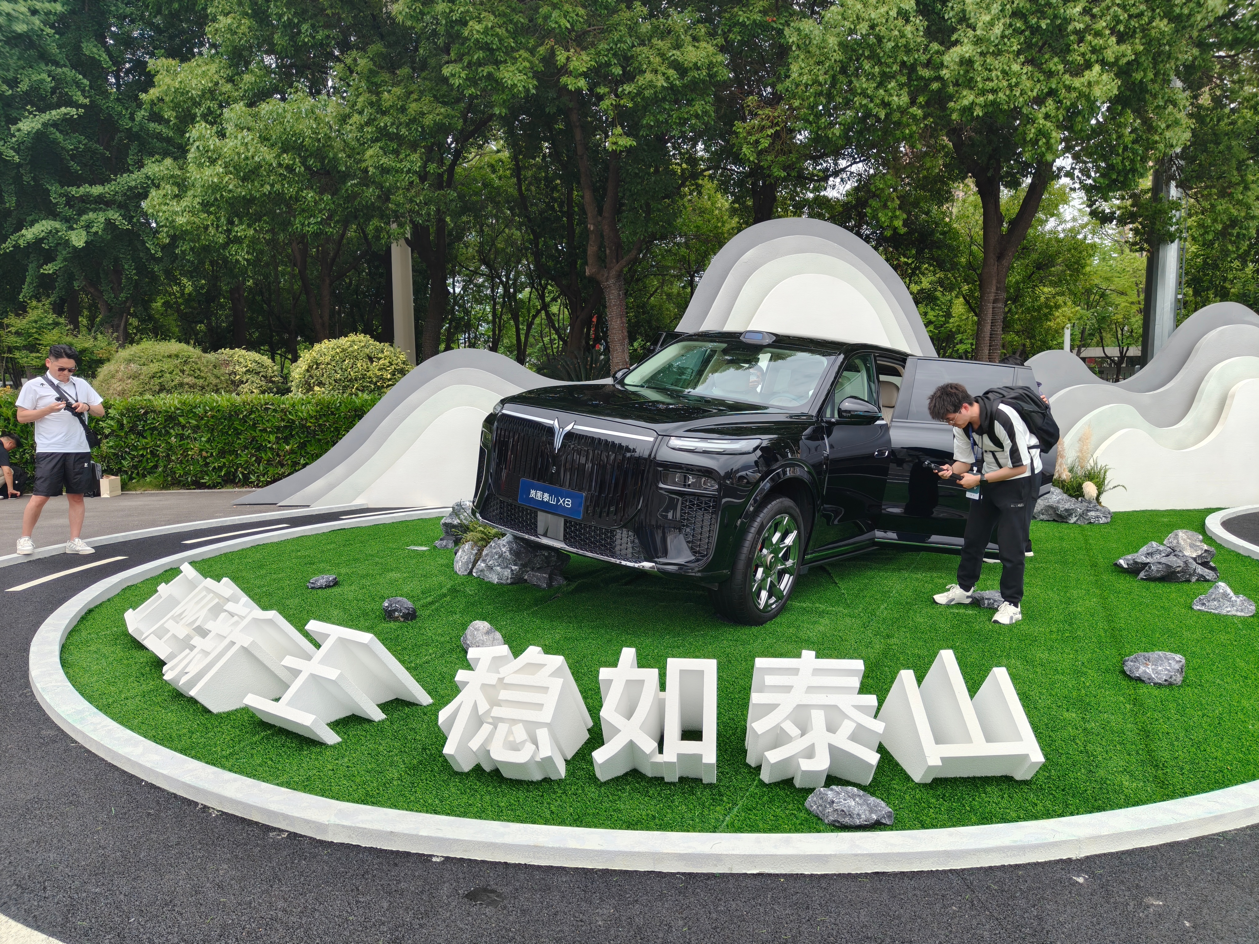 【权益后28.29万起，岚图泰山X8重塑8系格局】高度内卷的8系SUV市场，又迎