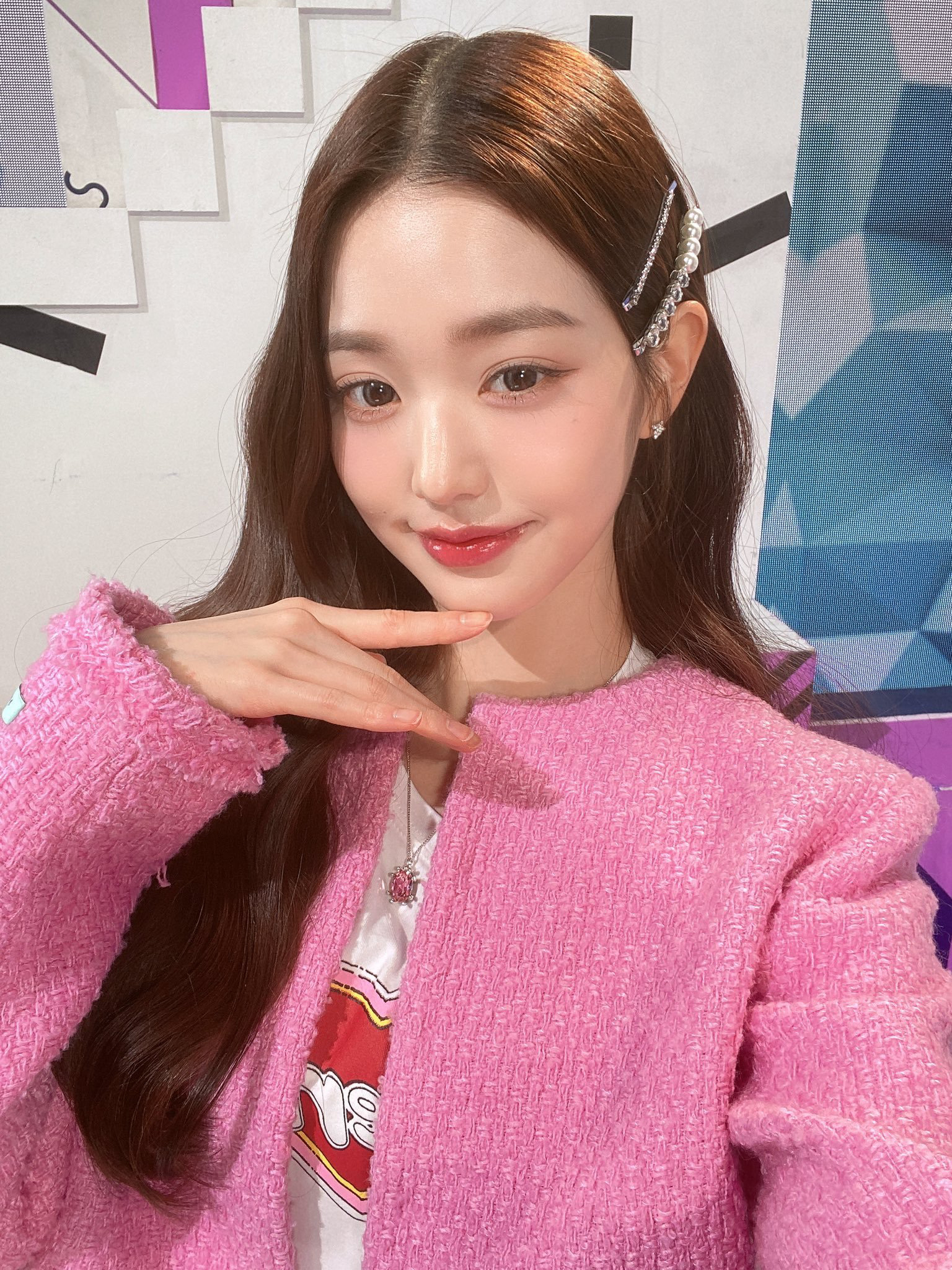 张元英[超话]  💕张元英女五一 220923  官推更新 ​​​