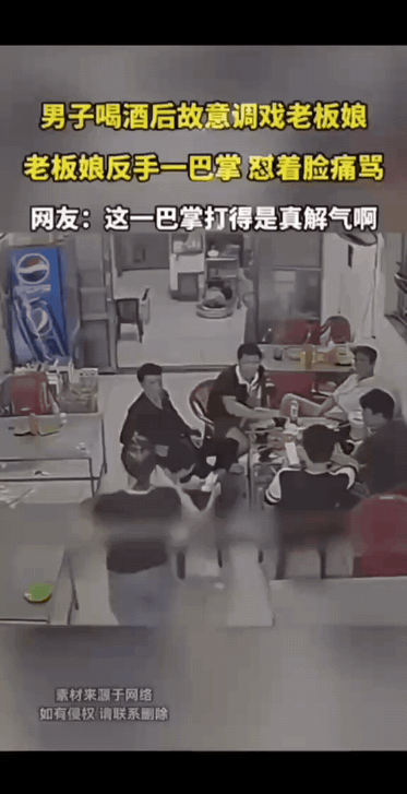 “老板娘真霸气”！老板娘去给餐桌上放东西，返回厨房时却被男客人用胳膊给挡住了去路