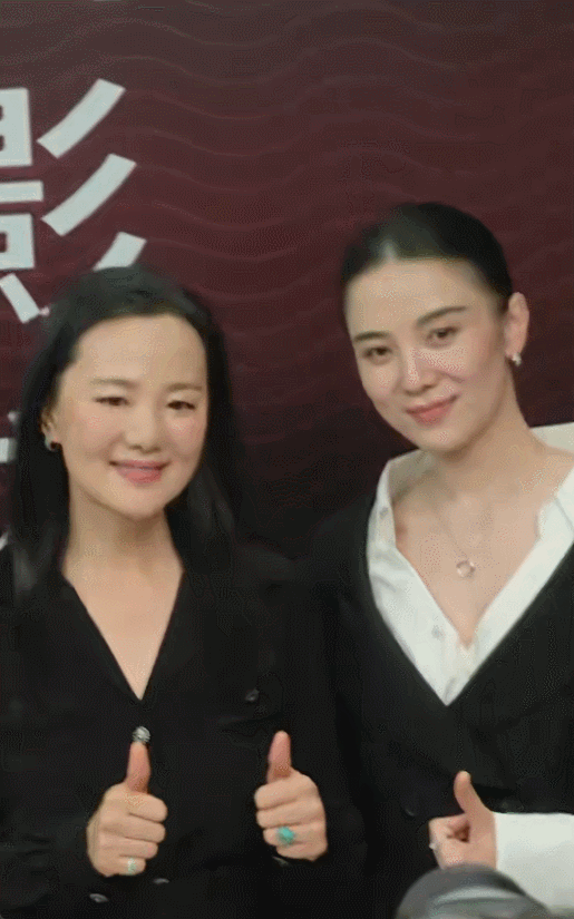 宋佳咏梅 甄嬛沈眉庄行礼在2025中国电影导演之夜，“甄嬛”宋佳碰上“沈眉庄”咏