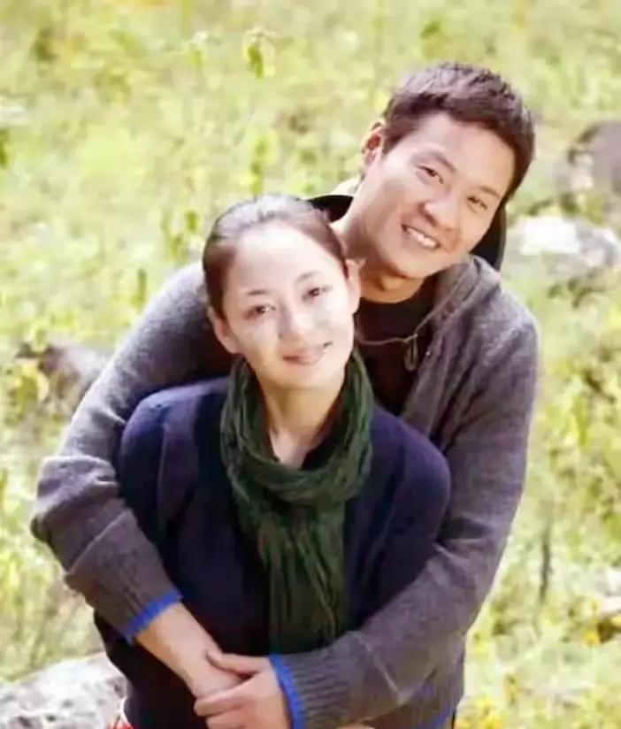 前妻给他拍戏，现任给他投钱
 
陈实离婚后没掉泪，直接拿导演板。新剧《她的生存法