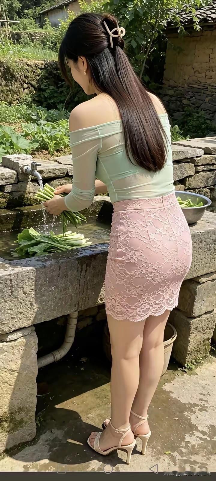 勤劳朴实农家女，
持家有道令人赞，
善良温柔又贤惠，
身材匀称淑女范。

农村气