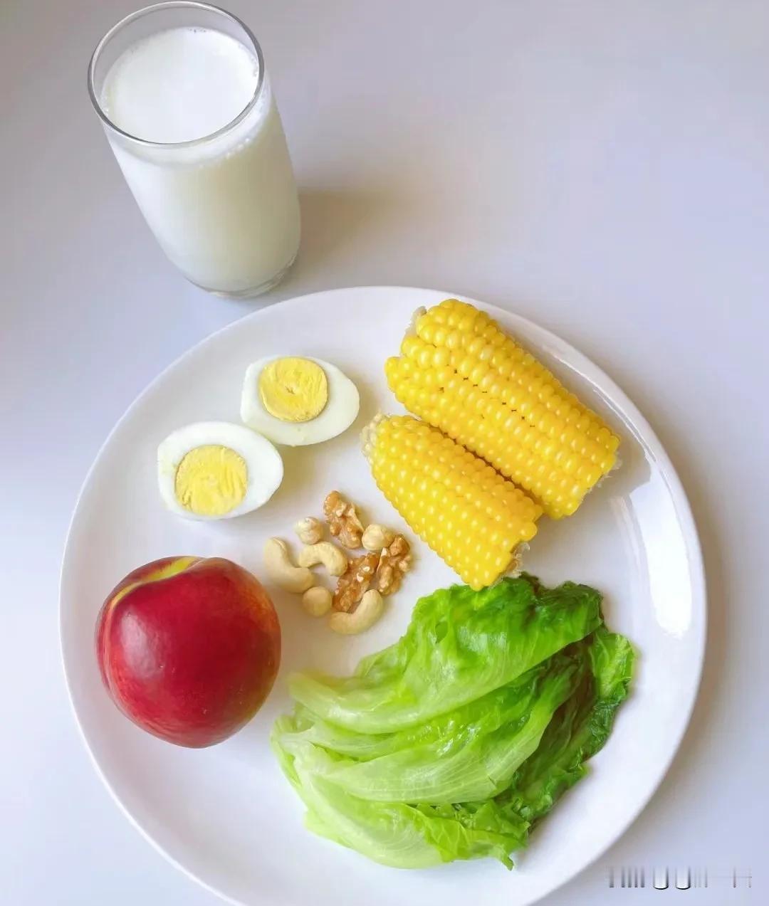 天气渐凉，
16种营养食品要多吃：

1、第一种：南瓜蒸排骨，每周吃几次。

2