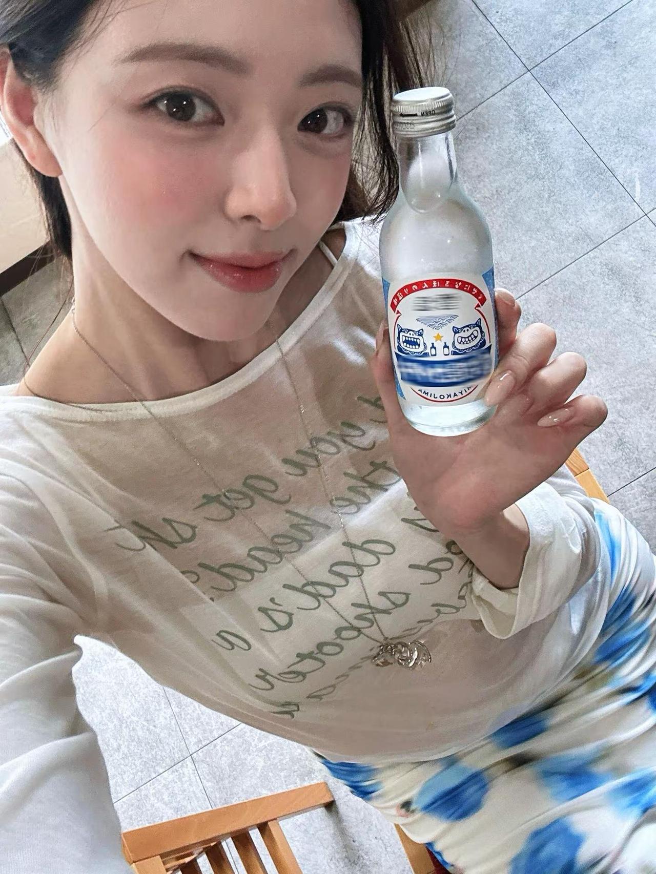 不是酒哦，是汽水！🫧。申有娜 yuna itzy itzy申有娜