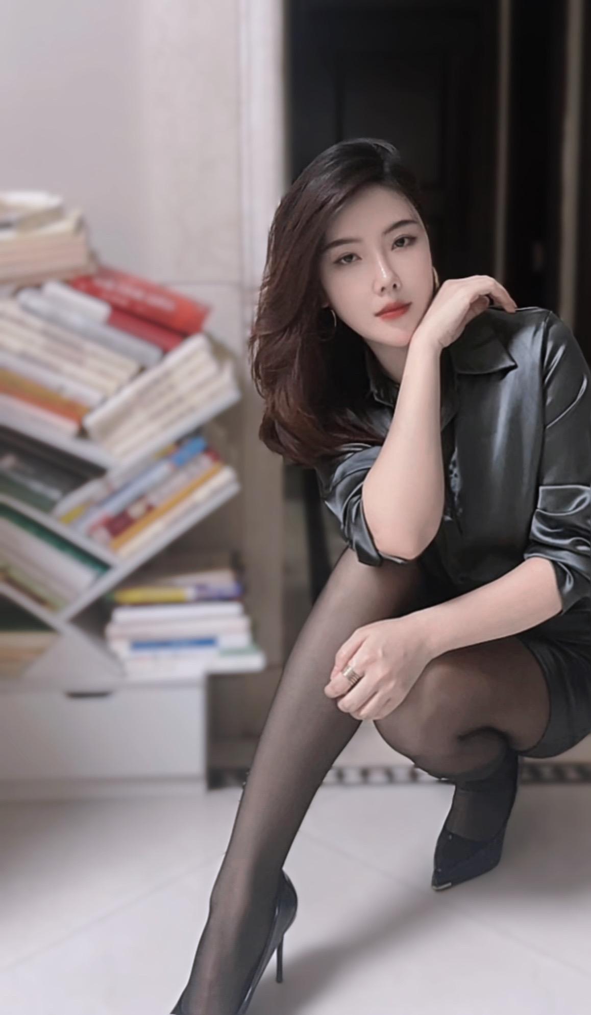 谁还没瞎过呢？你只管做你自己，天下万物的来和去都有他的时间，谁的评价都无所谓，活