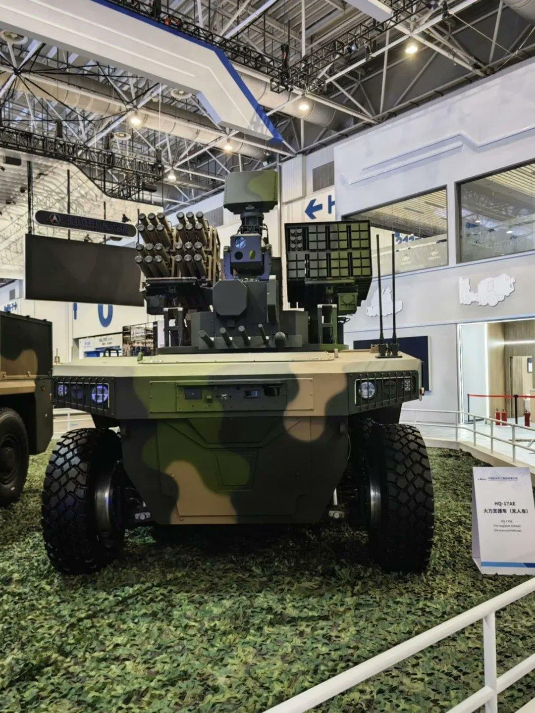 HQ-17AE 无人防空车辆，可根据需要配备 24 枚短程导弹和 48 枚近程导