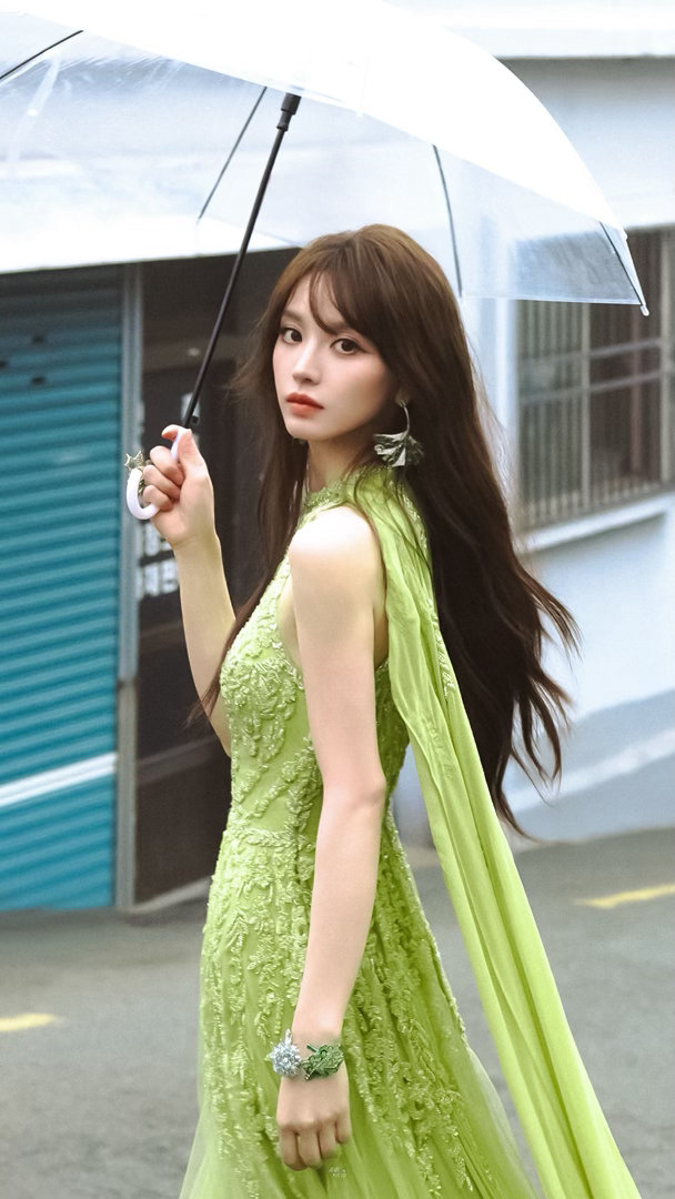田曦薇就这样在釜山出片田曦薇釜山版绿野仙踪 田曦薇在釜山随便走走都像画报，绿裙配
