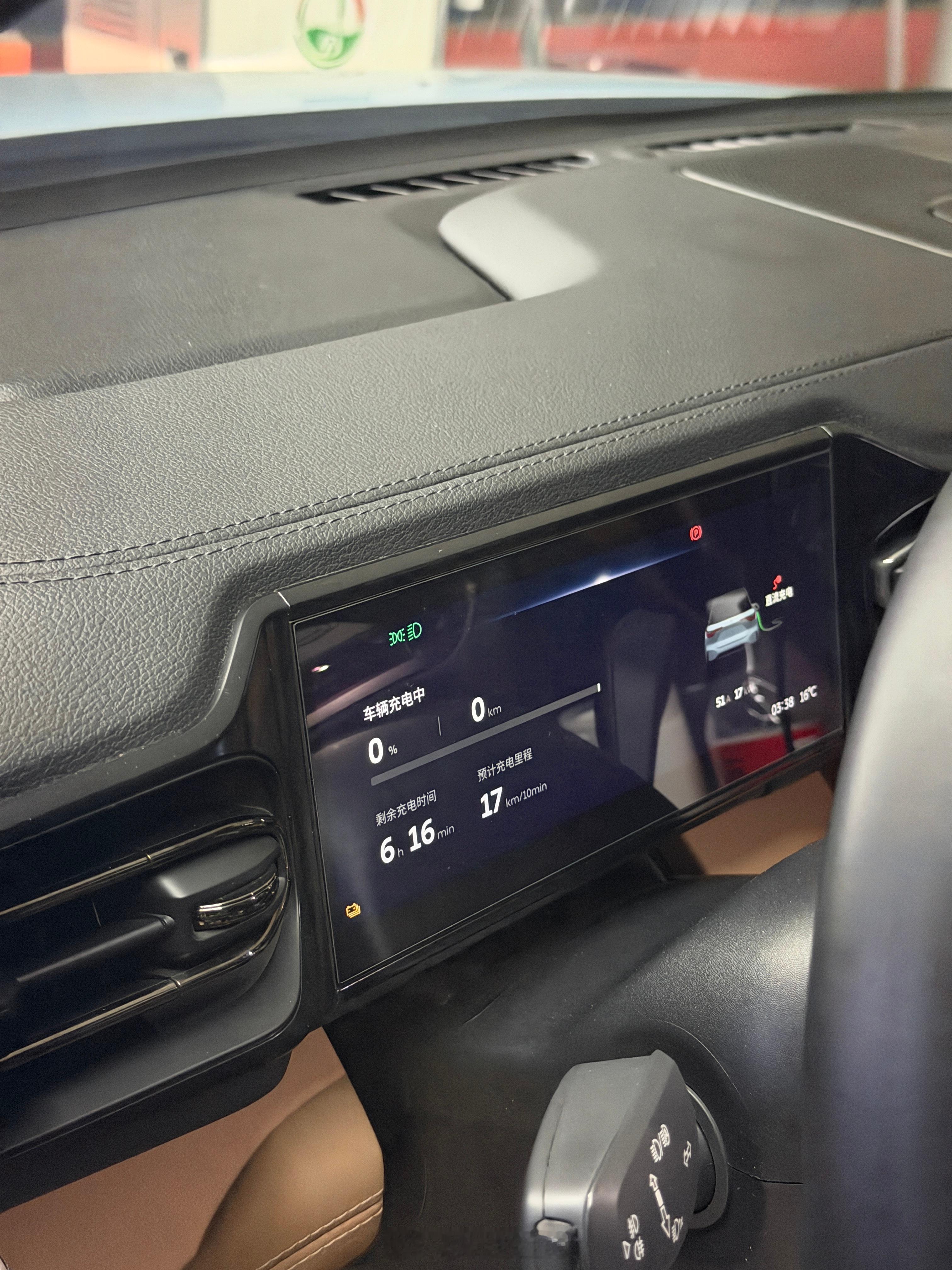 把电拉干了下高速一公里4毛的电真香高速还要1.3至于为啥不换电因为次数有限省一点