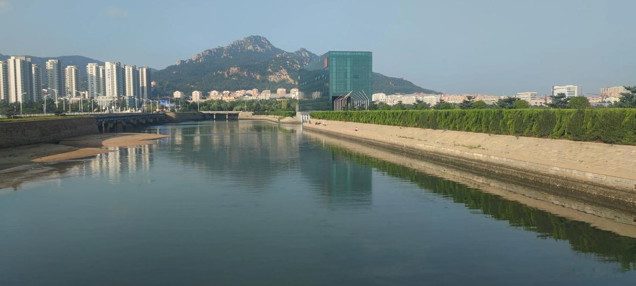 凤凰湖公园自建成后，每天来锻炼的人，真是不少。