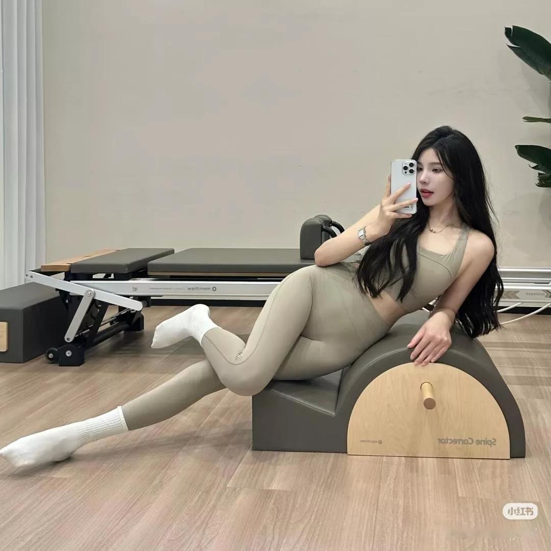 优雅健身，享受每一刻的美好时光💪运动系美人 健身运动美感 美女健身训练 老阿姨