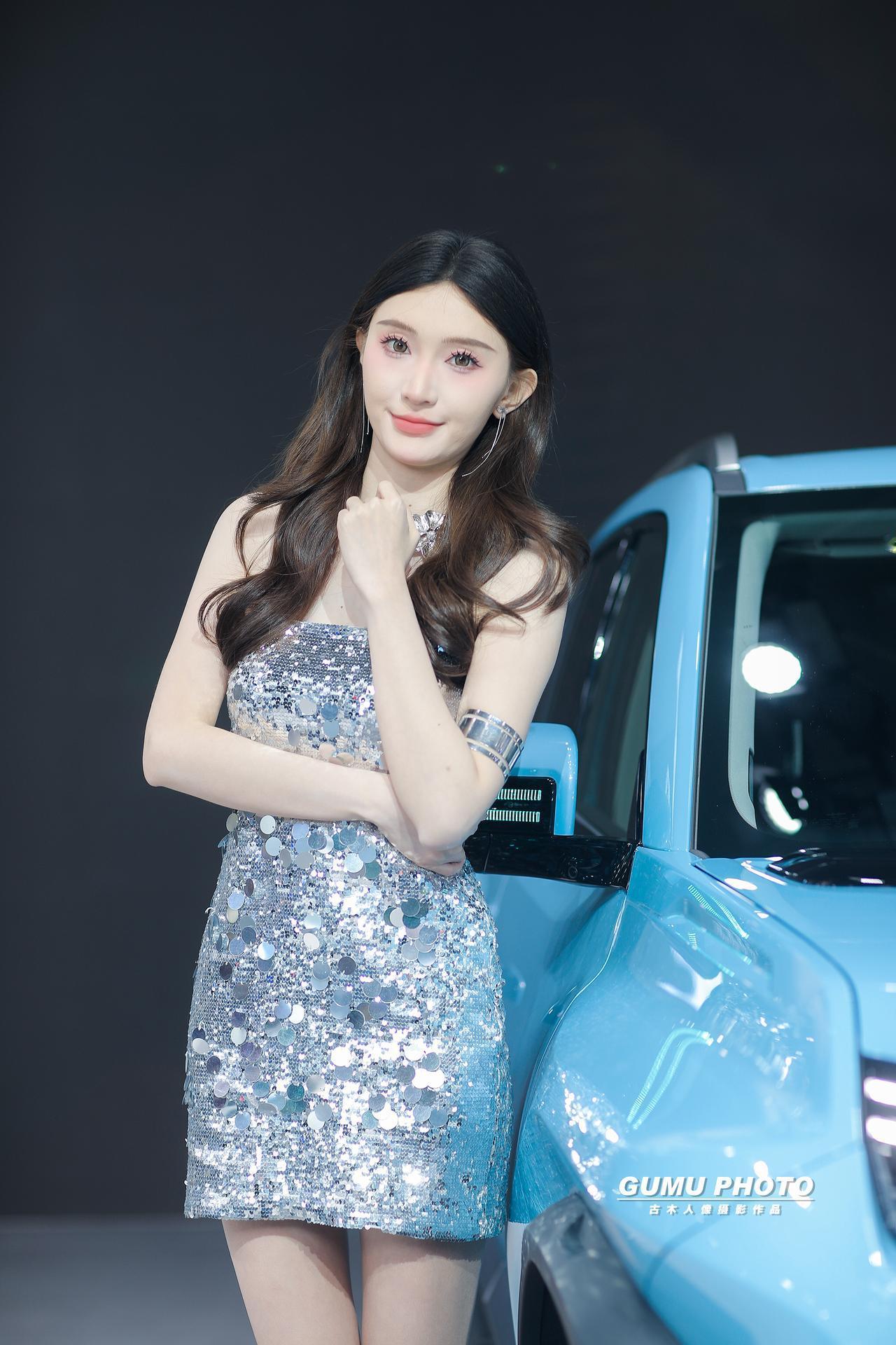 2025贵阳汽车文化节方程豹展台模特小姐姐