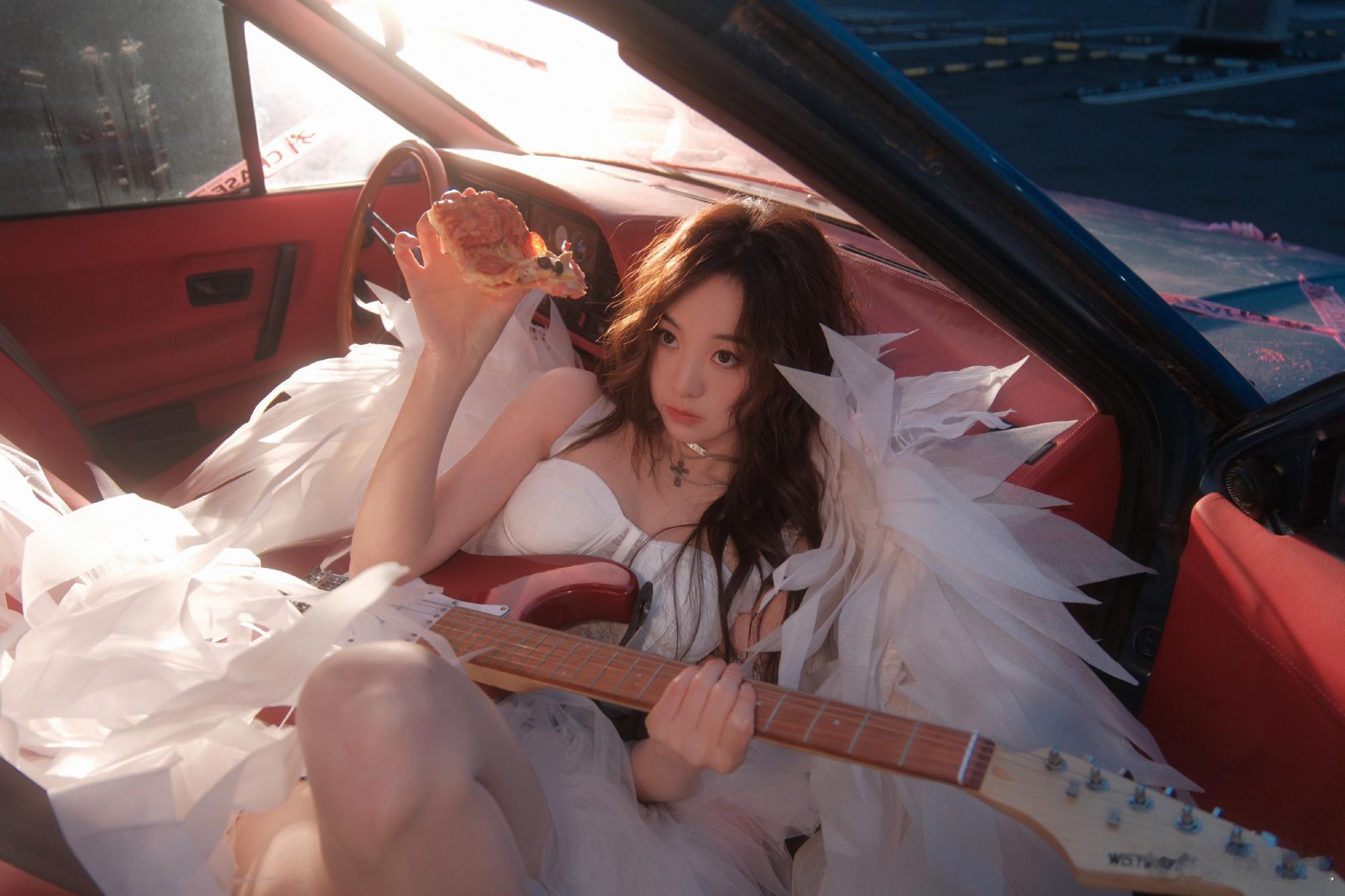 胡意旋流浪天使美到犯规胡意旋这波流浪天使太棒了，甜妹秒切暗黑酷飒模式，颜值和可塑