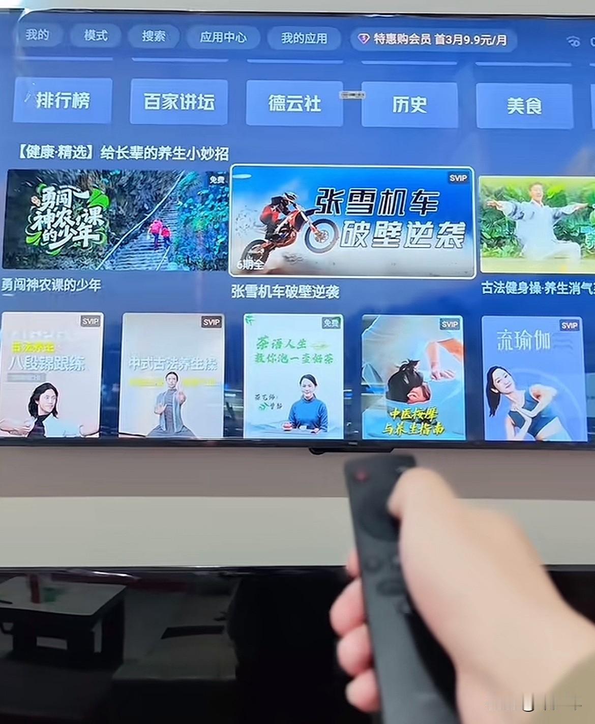 上个礼拜，家里的老电视终究是没能逃过“熊孩子”的毒手，被他用玩具手枪给敲碎了！碎