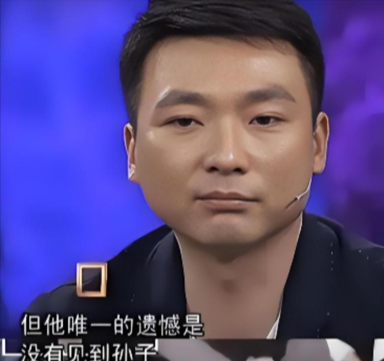 身为独子的他坚持当丁克，母亲哀求：“给我们生个孙子吧！”他却说：“养只猫也行！”