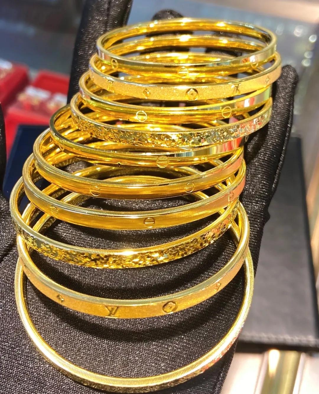 你今天卖黄金了吗？

      12月3日，查了才知道金价已经掉到了955，要