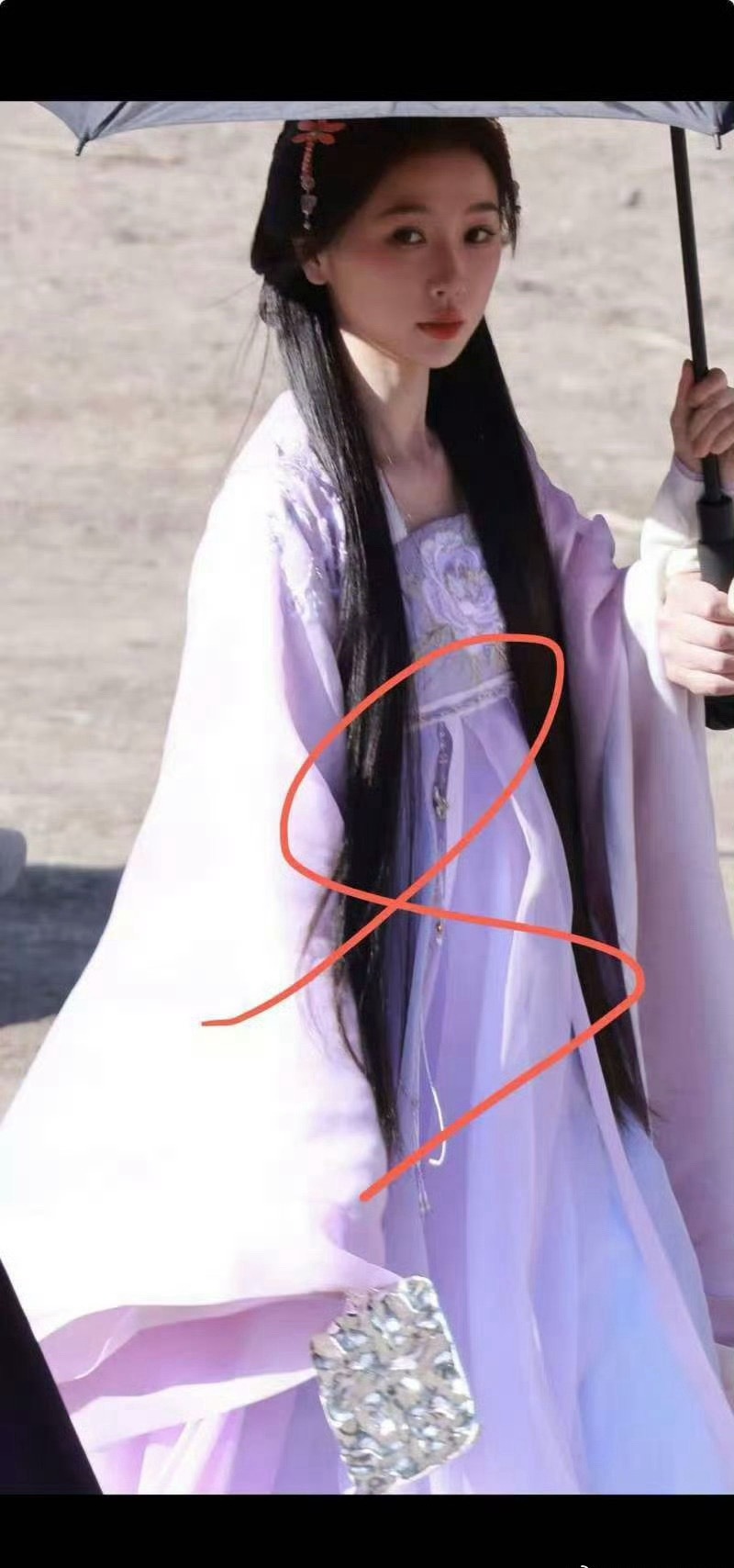 问问，这剧怎么都没看到男主路透？只有女主的 